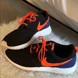 Nike Roshe One - Women sz 9 or 7Y